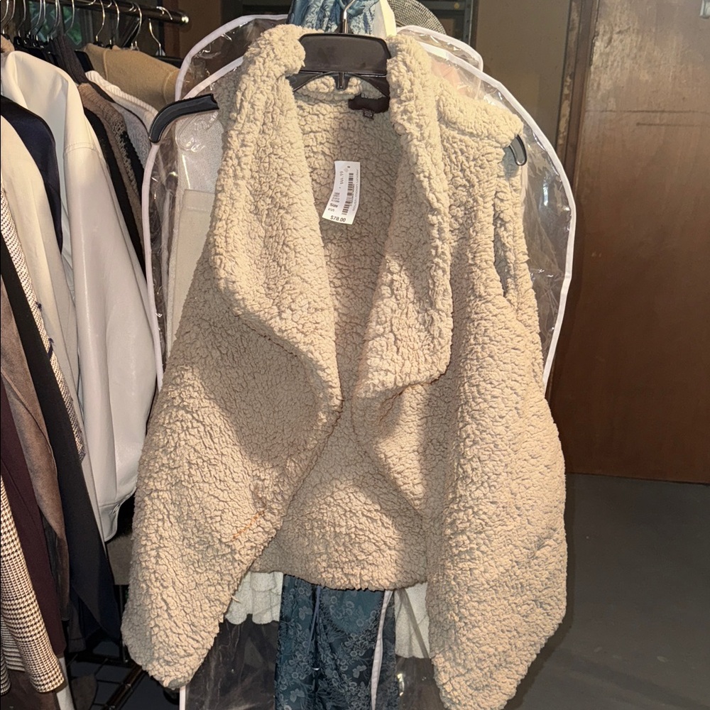 Women's Cozy Cream taupe Teddy vest  xxs unveil
